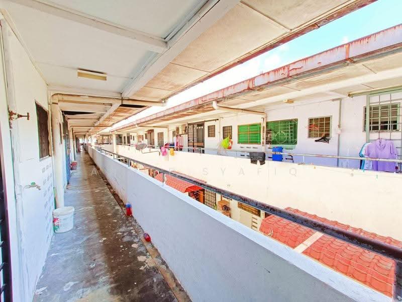 Pangsapuri untuk Dijual di Pangsapuri Utarid Subang - Ahmad Syafiq - Corridor - PropertyGuru.com.my