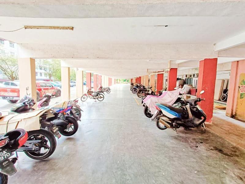 Pangsapuri untuk Dijual di Pangsapuri Utarid Subang - Ahmad Syafiq - Car Park - PropertyGuru.com.my