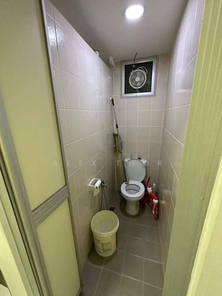 Pangsapuri untuk Disewa di Taman Bukit Erskine - Alex Thor - Bathroom - PropertyGuru.com.my