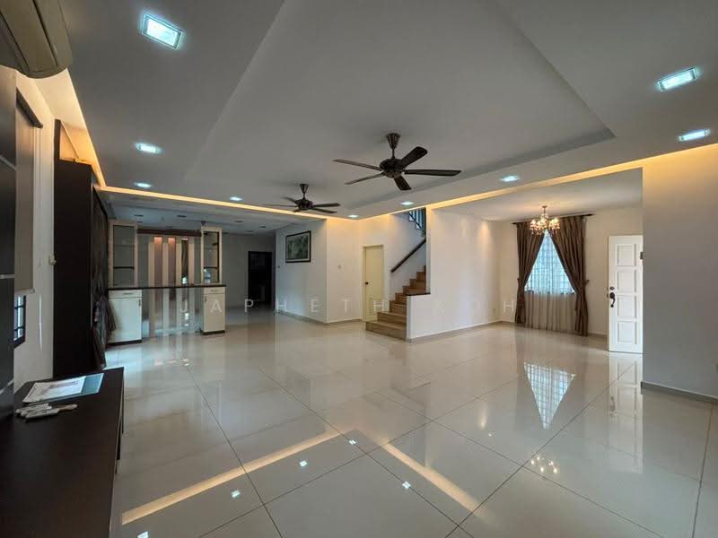 Bungalow House untuk Dijual di Taman Mount Austin (Tebrau) - Japheth Koh - Living Room - PropertyGuru.com.my