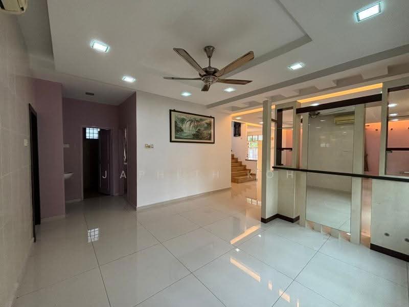 Bungalow House untuk Dijual di Taman Mount Austin (Tebrau) - Japheth Koh - Living Room - PropertyGuru.com.my