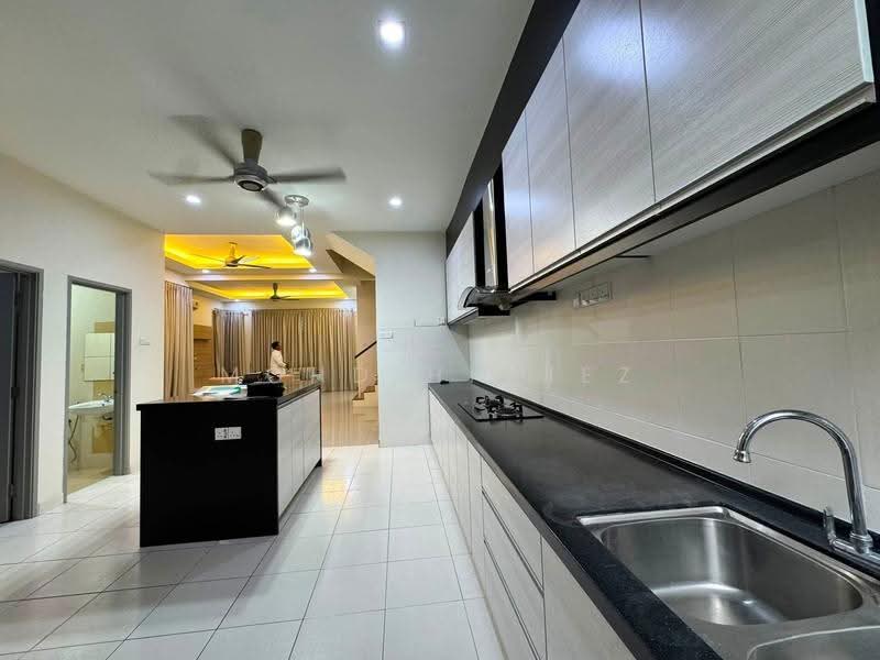 Semi-Detached House for Sale in Semenyih (Selangor) - Mohd Hafiez - Kitchen - PropertyGuru.com.my