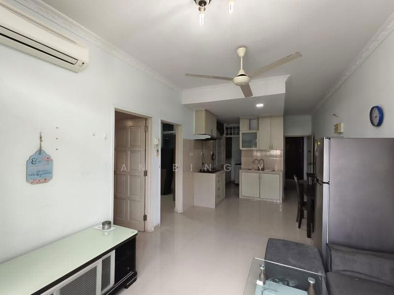 Pangsapuri untuk Dijual di Lake View Suites - Tan Bing Yi - Living Room - PropertyGuru.com.my