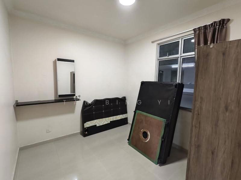 Pangsapuri untuk Dijual di Lake View Suites - Tan Bing Yi - Bedroom - PropertyGuru.com.my