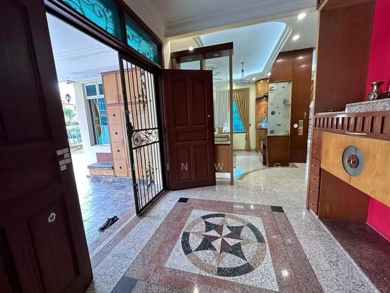 Rumah Berkembar untuk Dijual di Taman Perling (Perling) - Calvin Wong - Entrance - PropertyGuru.com.my