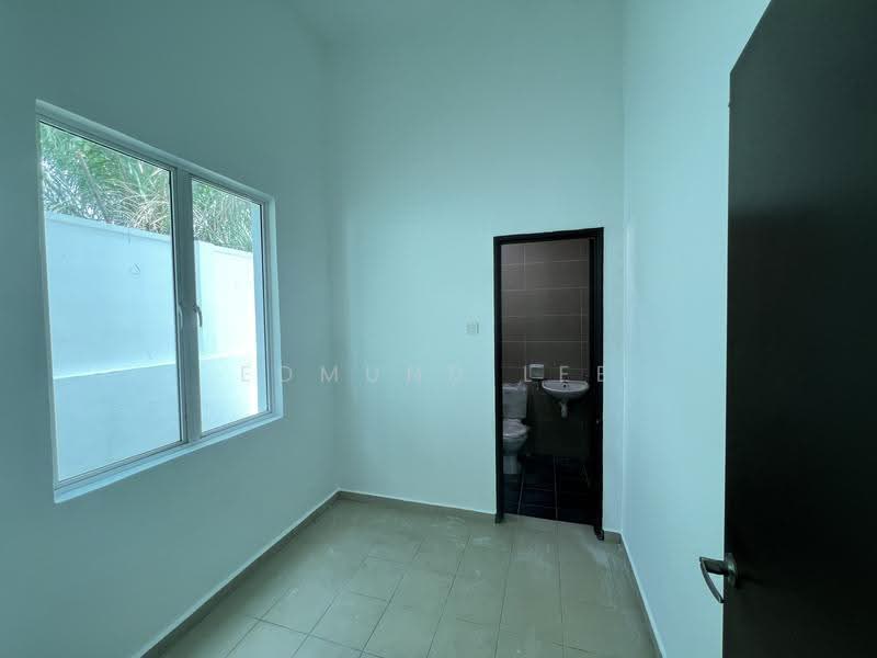 Bungalow House for Sale in Labu (Negeri Sembilan) - Edmund Lee - Bathroom - PropertyGuru.com.my