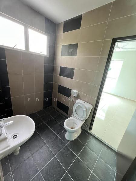 Bungalow House for Sale in Labu (Negeri Sembilan) - Edmund Lee - Bathroom - PropertyGuru.com.my
