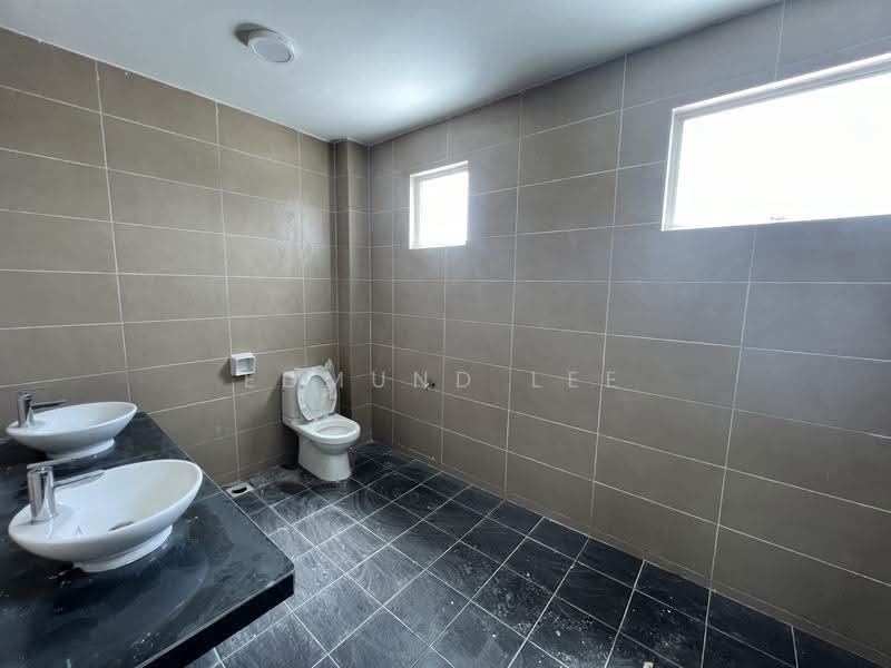 Bungalow House for Sale in Labu (Negeri Sembilan) - Edmund Lee - Bathroom - PropertyGuru.com.my