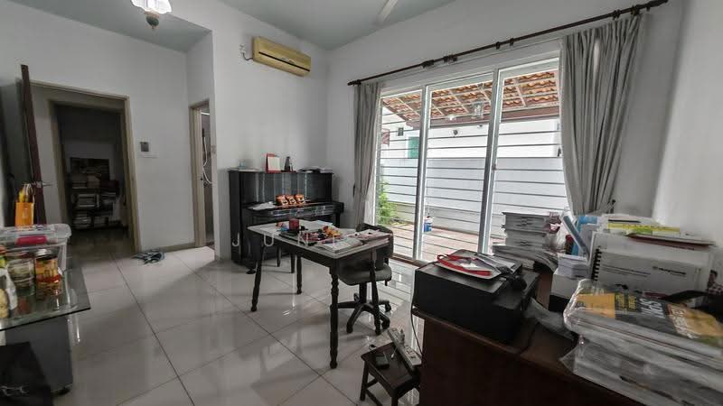 Rumah Berkembar untuk Dijual di Seri Kembangan (Selangor) - June Tan - Room - PropertyGuru.com.my