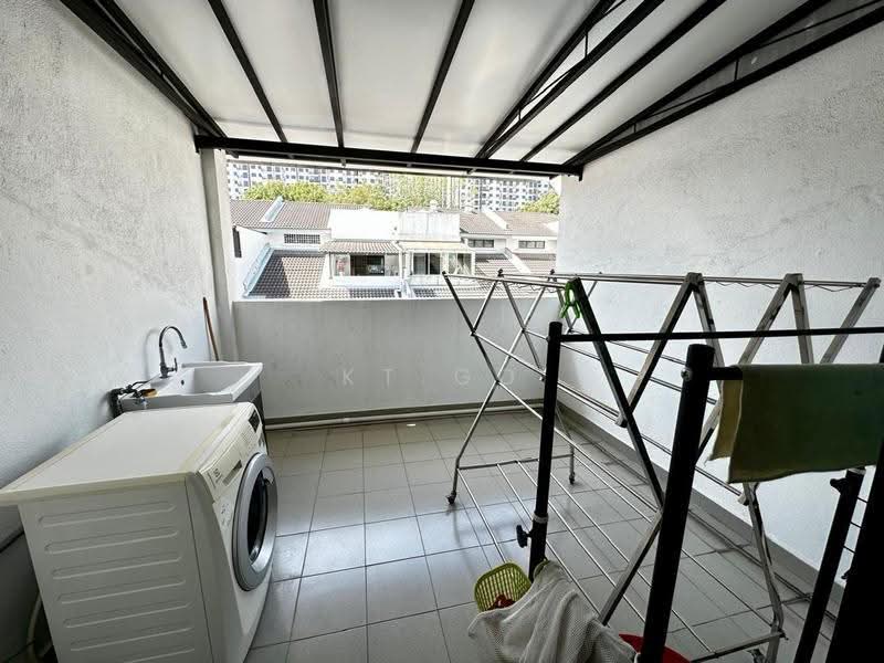 Rumah Teres 2.5-Tingkat untuk Dijual di Taman Meranti Jaya (Puchong) - KT Go - Balcony - PropertyGuru.com.my