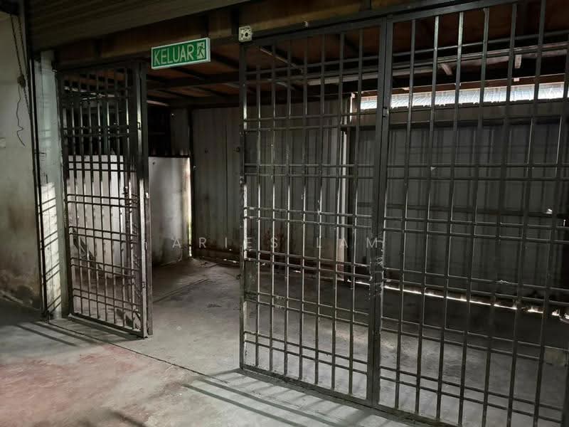 Kilang Teres untuk Disewa di Taman Mount Austin (Tebrau) - Aries Lam - Entrance - PropertyGuru.com.my