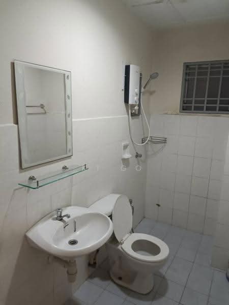 Pangsapuri untuk Dijual di Jalil Damai Apartments - KT Go - Bathroom - PropertyGuru.com.my