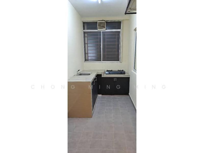 Kediaman Servis untuk Dijual di Koi Kinrara - Chong Ming Ming - Kitchen - PropertyGuru.com.my