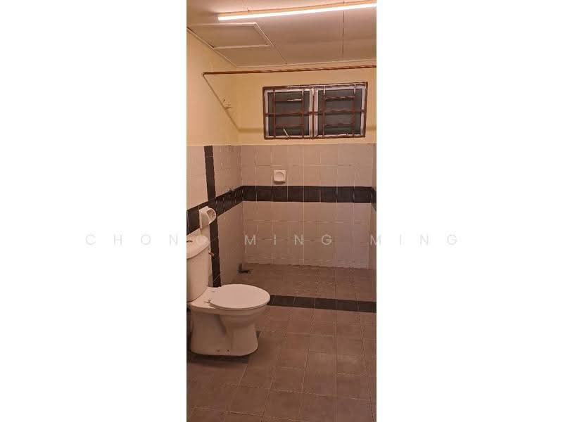 Kediaman Servis untuk Dijual di Koi Kinrara - Chong Ming Ming - Bathroom - PropertyGuru.com.my