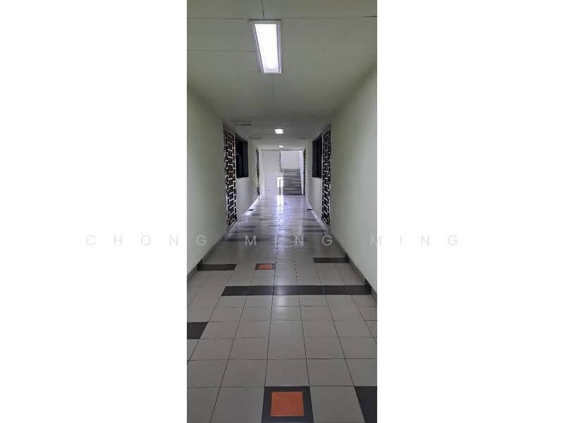Kediaman Servis untuk Dijual di Koi Kinrara - Chong Ming Ming - Corridor - PropertyGuru.com.my