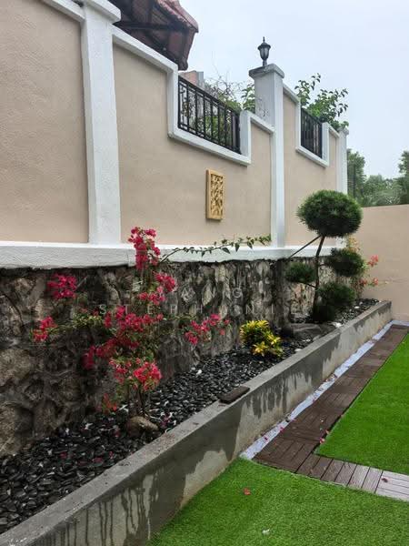 Semi-Detached House for Sale in Bukit Rahman Putra (Sungai Buloh) - Yang Stephanie - Garden - PropertyGuru.com.my