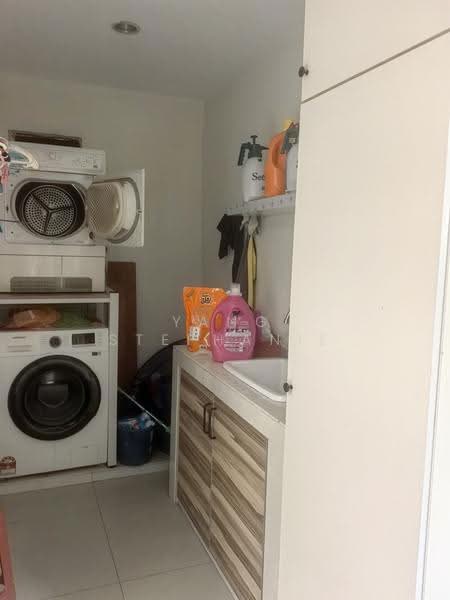 Semi-Detached House for Sale in Bukit Rahman Putra (Sungai Buloh) - Yang Stephanie - Laundry - PropertyGuru.com.my