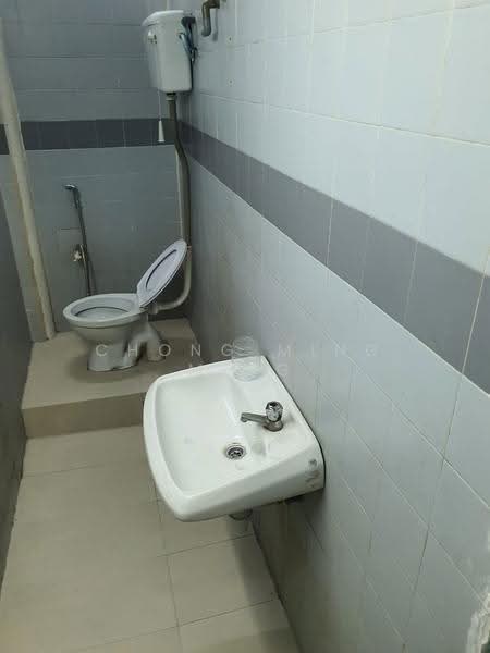 Shop / Office for Sale in Bandar Sri Damansara (Selangor) - Chong Ming Ming - Bathroom - PropertyGuru.com.my