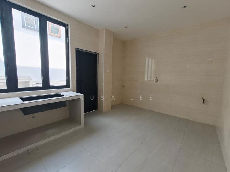 Semi-Detached House for Sale in Taman Kempas Utama (Tebrau) - Sausa Lee - Kitchen - PropertyGuru.com.my