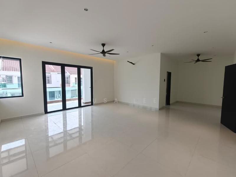 Semi-Detached House for Sale in Taman Kempas Utama (Tebrau) - Sausa Lee - Living Room - PropertyGuru.com.my
