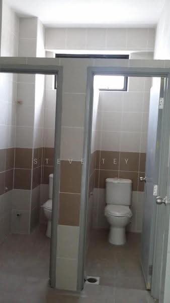 Semi-D Factory for Sale in Setia Eco Gardens (Gelang Patah) - Steve Tey - Bathroom - PropertyGuru.com.my