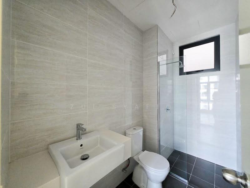 Kondominium untuk Dijual di Brezza Hill - Zul Syafiq - Bathroom - PropertyGuru.com.my