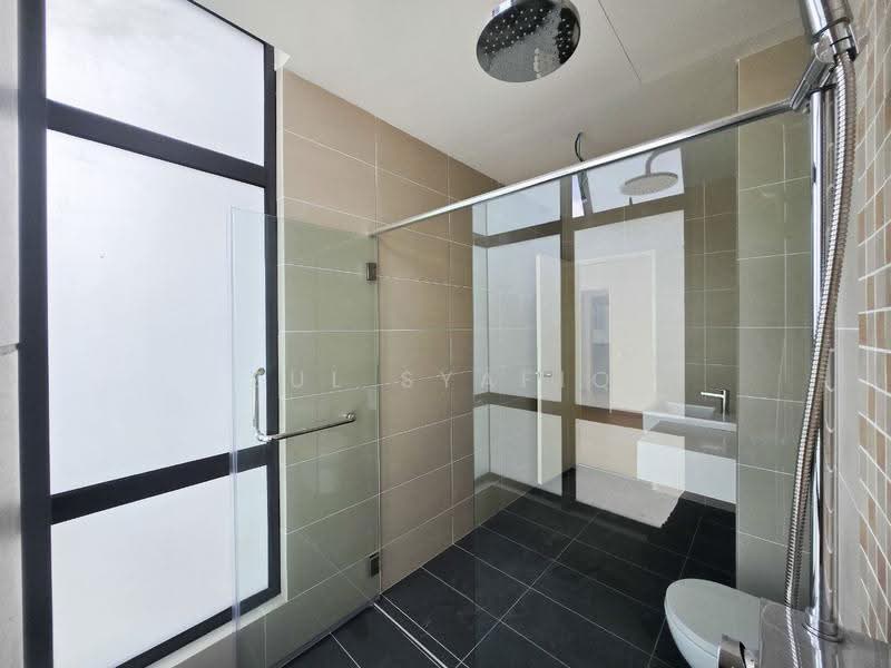 Kondominium untuk Dijual di Brezza Hill - Zul Syafiq - Bathroom - PropertyGuru.com.my
