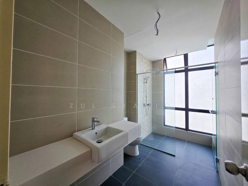 Kondominium untuk Dijual di Brezza Hill - Zul Syafiq - Bathroom - PropertyGuru.com.my