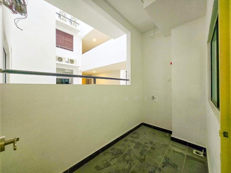 Kondominium untuk Dijual di Brezza Hill - Zul Syafiq - Balcony - PropertyGuru.com.my