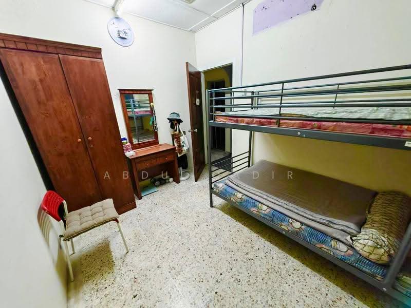 1-storey Terraced House for Sale in Taman Mawar (Bandar Kinrara) - Abdul Qadir - Bedroom - PropertyGuru.com.my