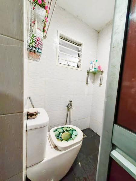 1-storey Terraced House for Sale in Taman Mawar (Bandar Kinrara) - Abdul Qadir - Bathroom - PropertyGuru.com.my