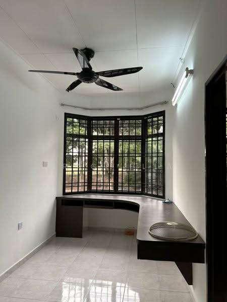 Rumah Teres 2-Tingkat untuk Dijual di Taman Desa Tebrau (Tebrau) - Grace Ella - Study - PropertyGuru.com.my