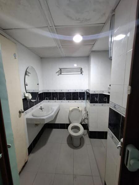 Pangsapuri untuk Dijual di Glory Beach Resort - Chong Ming Ming - Bathroom - PropertyGuru.com.my