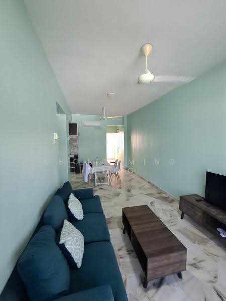 Pangsapuri untuk Dijual di Glory Beach Resort - Chong Ming Ming - Living Room - PropertyGuru.com.my