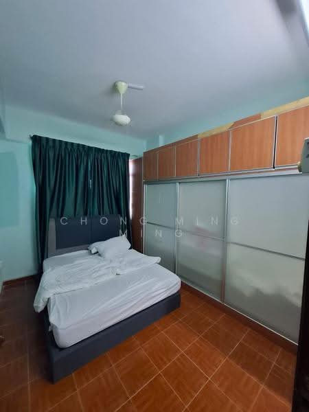 Pangsapuri untuk Dijual di Glory Beach Resort - Chong Ming Ming - Bedroom - PropertyGuru.com.my