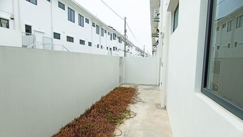 2-storey Terraced House for Rent in Bandar Enstek (Negeri Sembilan) - Tifi Ten - Backyard with 7ft - PropertyGuru.com.my