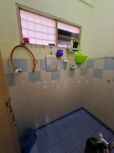 Flat for Sale at Pangsapuri Seri Perantau - Chong Ming Ming - Bathroom - PropertyGuru.com.my