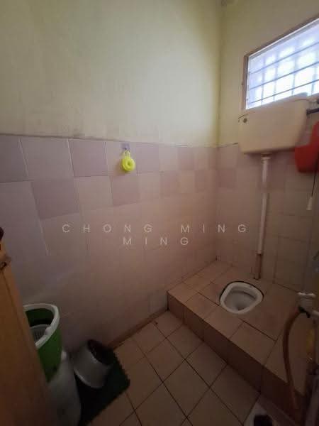 Flat for Sale at Pangsapuri Seri Perantau - Chong Ming Ming - Bathroom - PropertyGuru.com.my