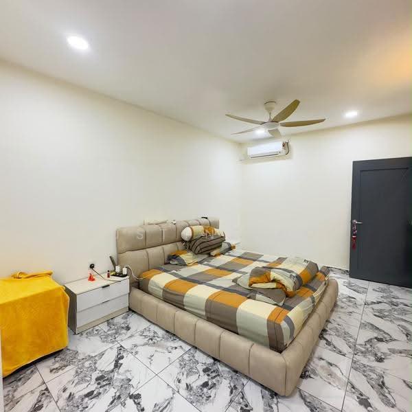 1.5-storey Terraced House for Sale in Taman Perling (Perling) - Austing Ng - Bedroom - PropertyGuru.com.my