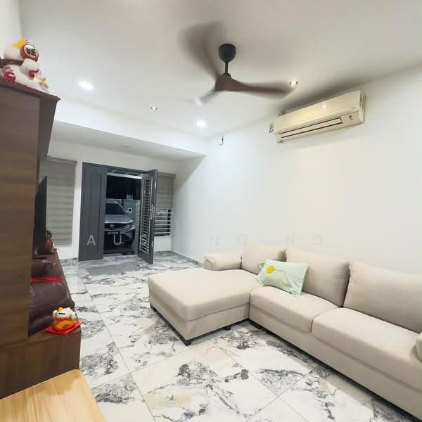 1.5-storey Terraced House for Sale in Taman Perling (Perling) - Austing Ng - Living Room - PropertyGuru.com.my