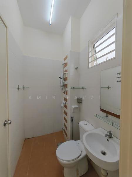 Rumah Teres 2-Tingkat untuk Disewa di Ampang Saujana (Ampang) - Amir Fauzi - Bathroom - PropertyGuru.com.my
