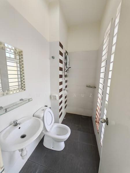 Rumah Teres 2-Tingkat untuk Disewa di Ampang Saujana (Ampang) - Amir Fauzi - Bathroom - PropertyGuru.com.my