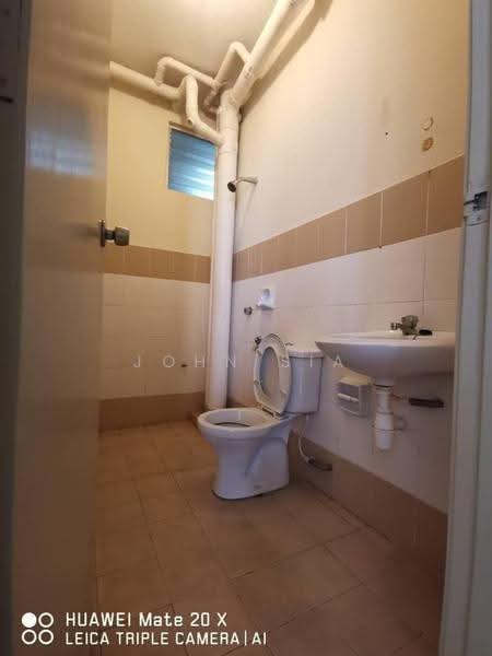 Pangsapuri untuk Dijual di Kipark Apartment - John Sia - Bathroom - PropertyGuru.com.my