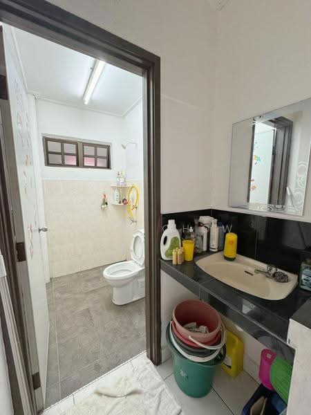 Rumah Teres 1.5-Tingkat untuk Dijual di Taman Pelangi Indah (Ulu Tiram) - Zack Chow - Bathroom - PropertyGuru.com.my