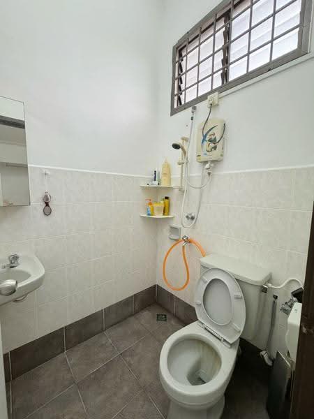 Rumah Teres 1.5-Tingkat untuk Dijual di Taman Pelangi Indah (Ulu Tiram) - Zack Chow - Bathroom - PropertyGuru.com.my