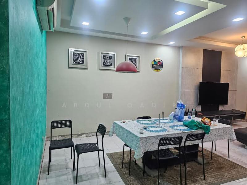 Rumah Teres 2-Tingkat untuk Dijual di Seksyen 23 (Shah Alam) - Abdul Qadir - Dining Room - PropertyGuru.com.my