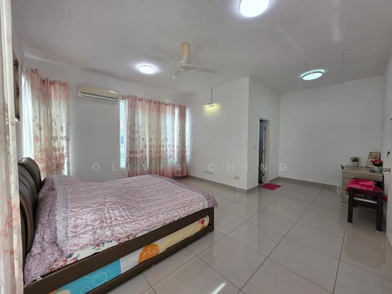 Rumah Kluster untuk Dijual di Taman Seri Austin (Tebrau) - Olivia Ching - Bedroom - PropertyGuru.com.my