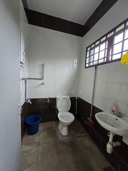 2-storey Terraced House for Sale in Taman Mount Austin (Tebrau) - Olivia Ching - Bathroom - PropertyGuru.com.my