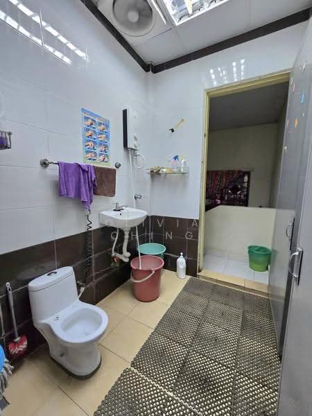 2-storey Terraced House for Sale in Taman Mount Austin (Tebrau) - Olivia Ching - Bathroom - PropertyGuru.com.my