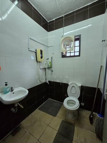 2-storey Terraced House for Sale in Taman Mount Austin (Tebrau) - Olivia Ching - Bathroom - PropertyGuru.com.my